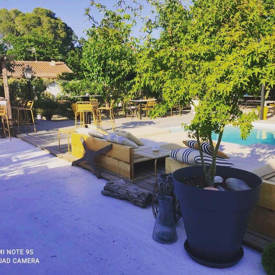 B&B La Terre Brulee エーグ・モルト エクステリア 写真