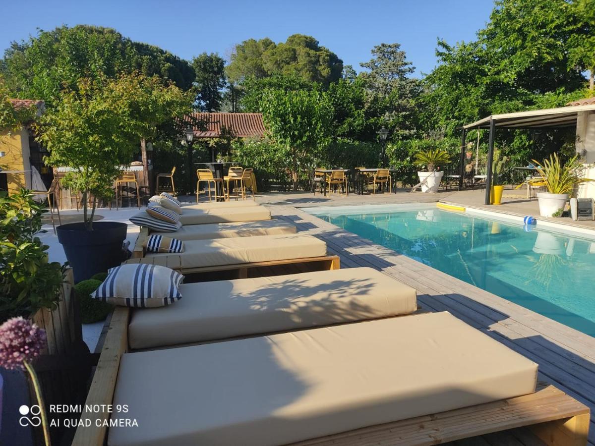 B&B La Terre Brulee エーグ・モルト エクステリア 写真