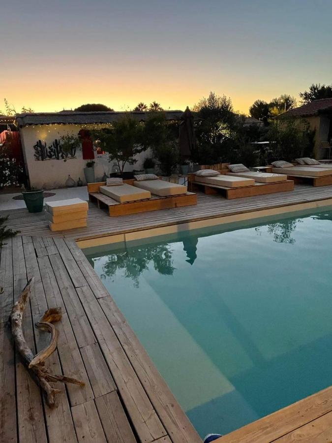 B&B La Terre Brulee エーグ・モルト エクステリア 写真