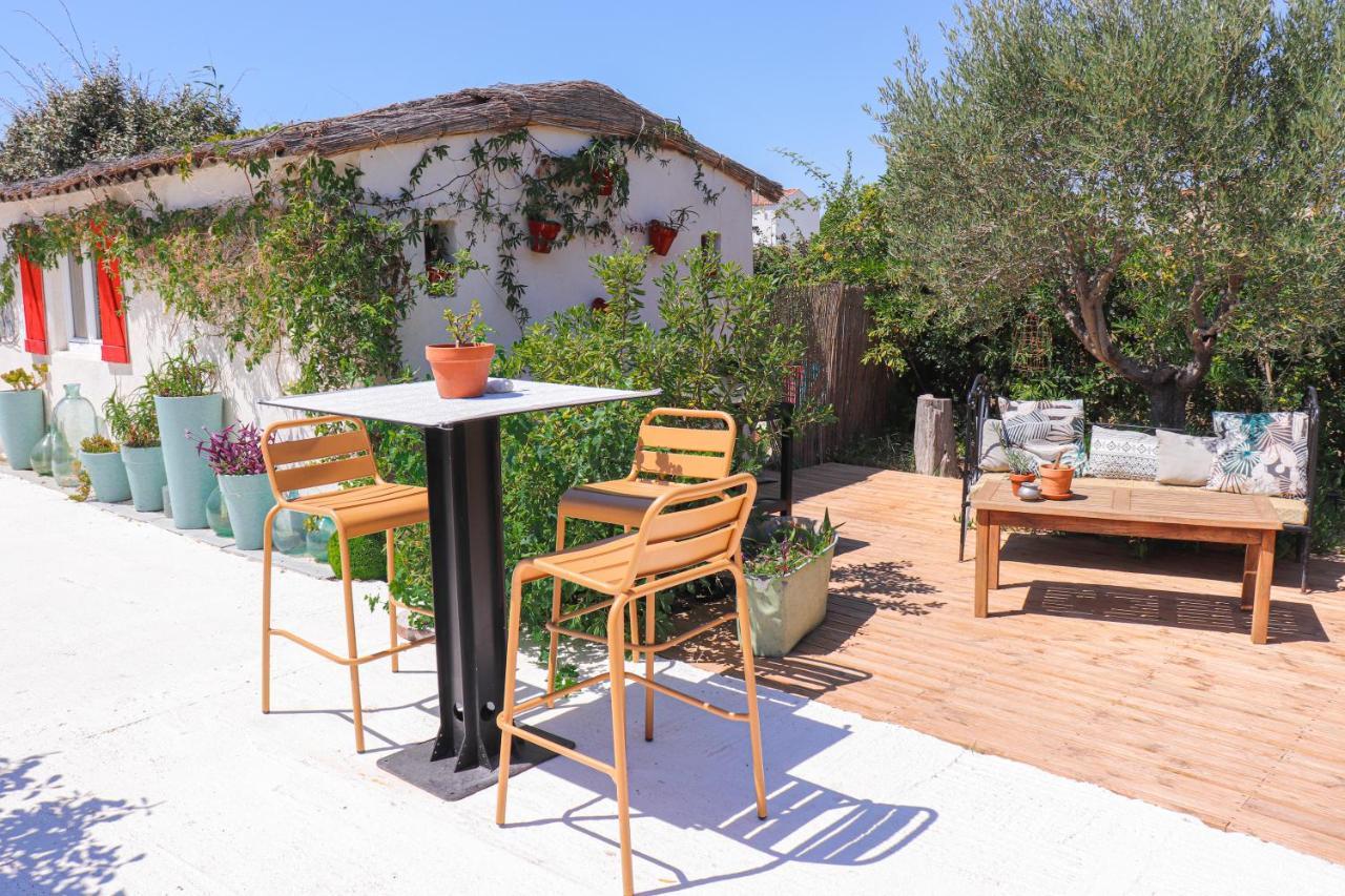 B&B La Terre Brulee エーグ・モルト エクステリア 写真